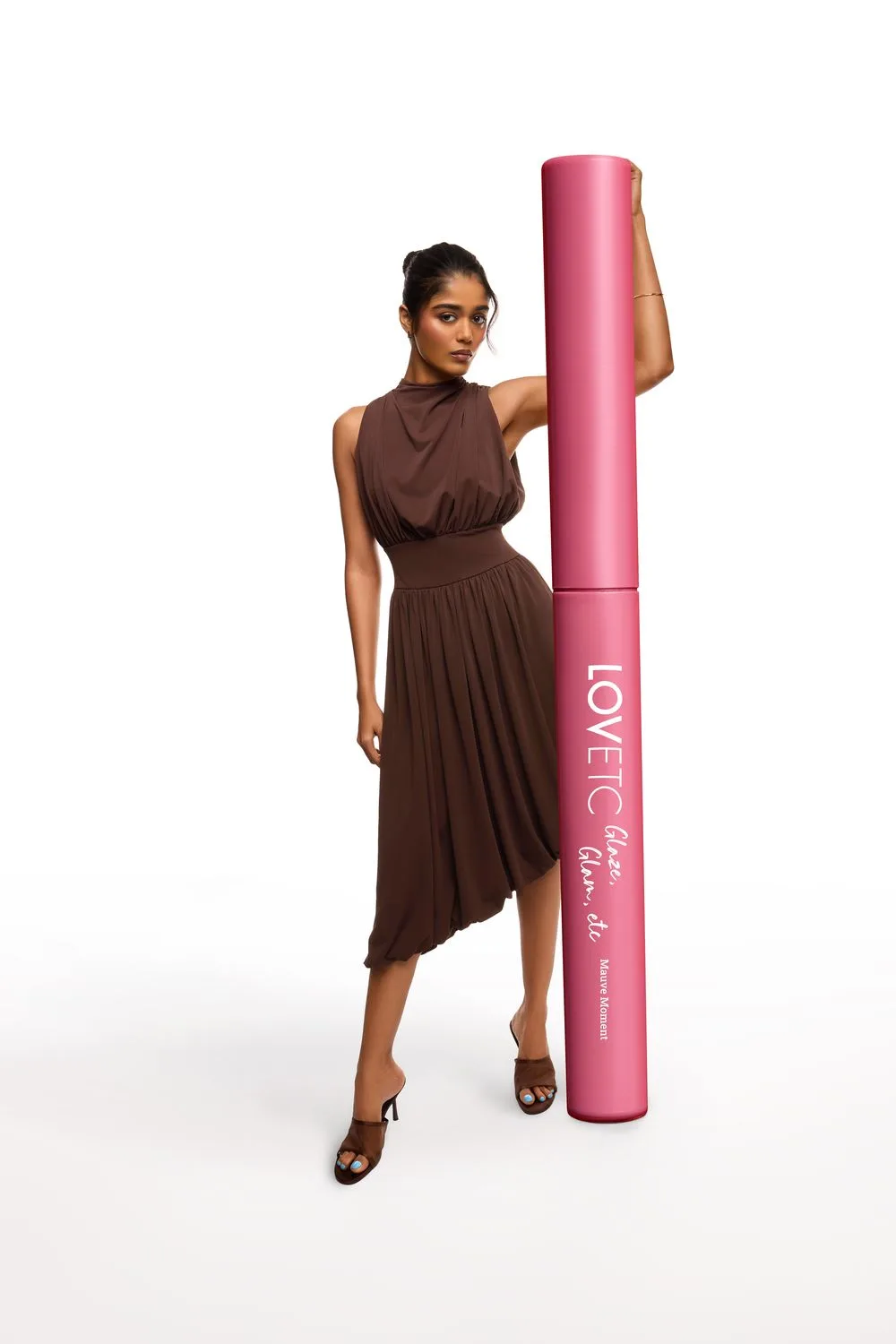 Full length fashion frame with the oversized LOVETC prop